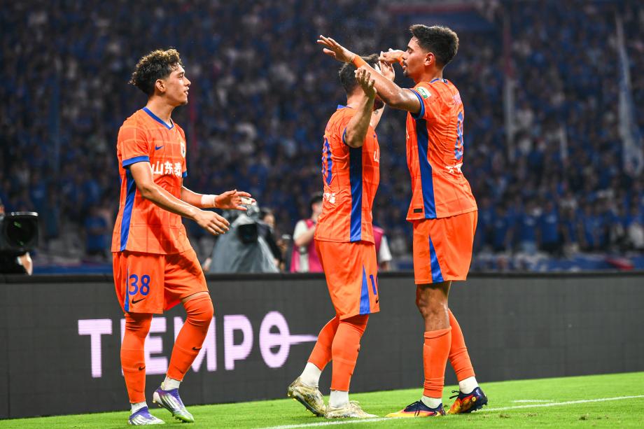 [图]卡扎伊什维利帽子戏法 泰山客场战平申花